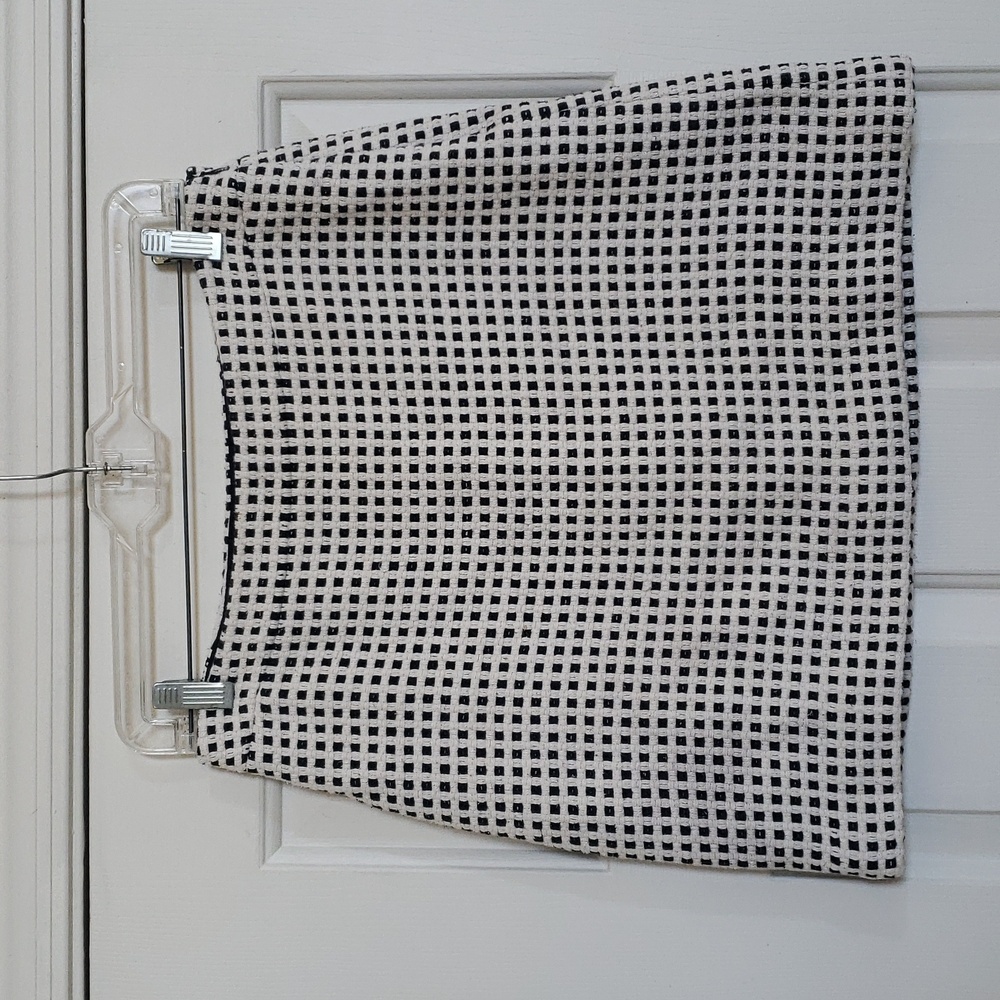 BANANA REPUBLIC Black Off White Textured Grid Knit Skirt Grid Woven Mini Size 6 - Picture 3 of 10
